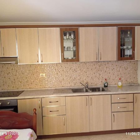 דיוויאקה Guesthouse Fatos Biti מראה חיצוני תמונה