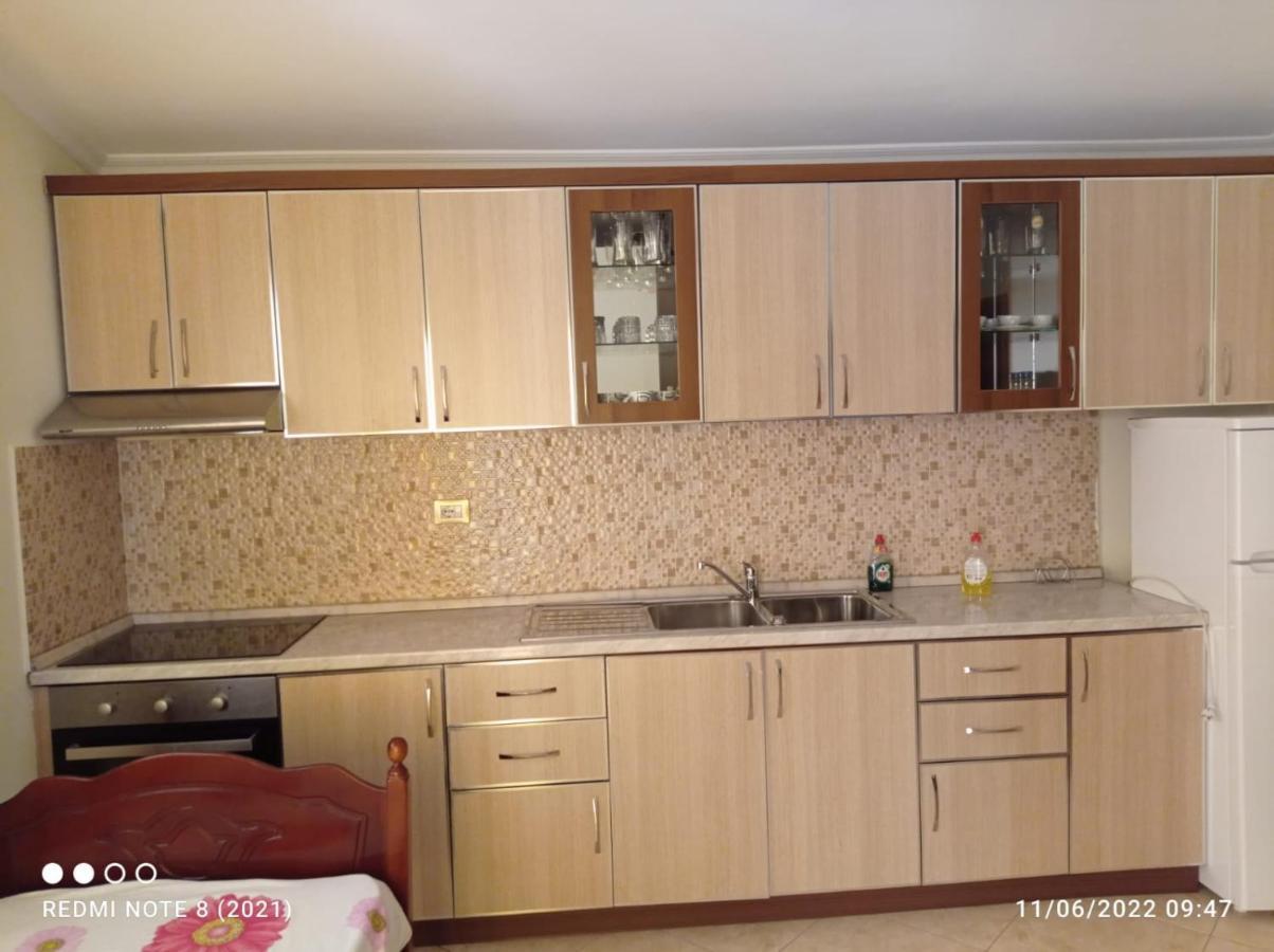דיוויאקה Guesthouse Fatos Biti מראה חיצוני תמונה