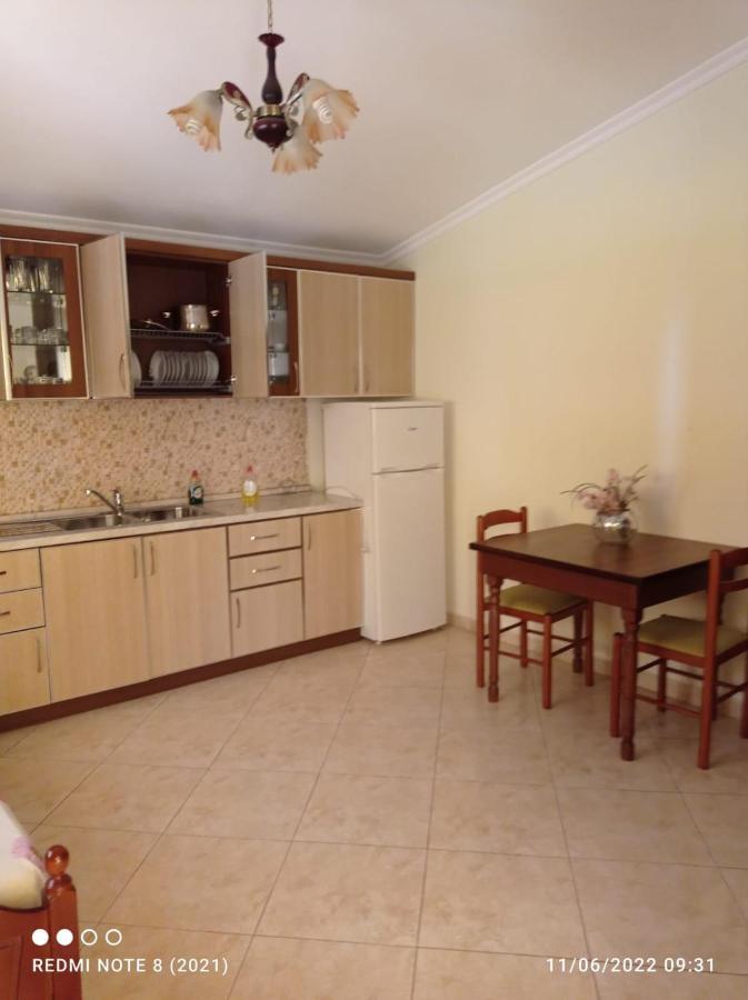 דיוויאקה Guesthouse Fatos Biti מראה חיצוני תמונה