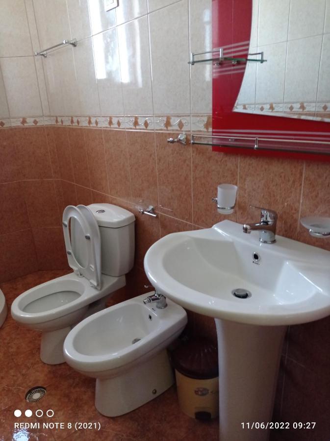דיוויאקה Guesthouse Fatos Biti מראה חיצוני תמונה